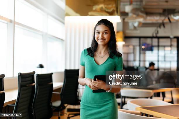 portrait shot of a young indian businesswoman in office - entrepreneur stockfoto's en -beelden