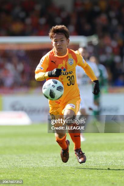 Shota Kaneko of Shimizu S-Pulse in action during the J.League J1 match between Shimizu S-Pulse and Vegalta Sendai at IAI Stadium Nihondaira on March...