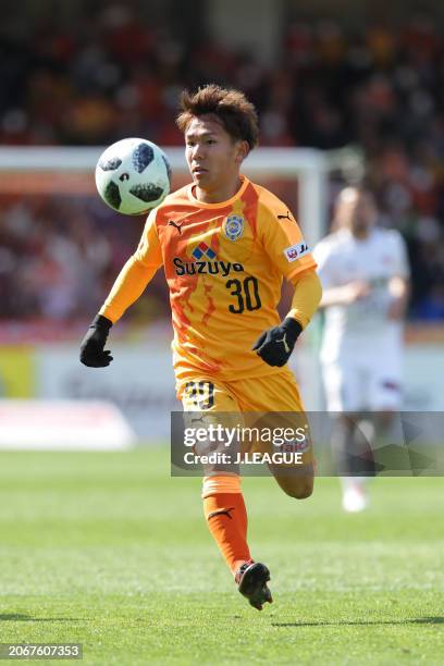 Shota Kaneko of Shimizu S-Pulse in action during the J.League J1 match between Shimizu S-Pulse and Vegalta Sendai at IAI Stadium Nihondaira on March...