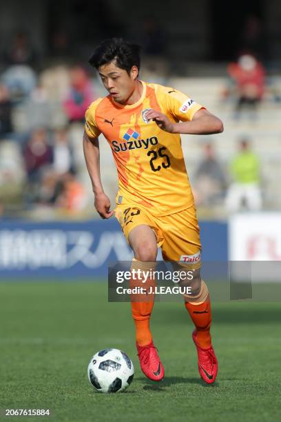 Ko Matsubara of Shimizu S-Pulse in action during the J.League J1 match between Shimizu S-Pulse and Vegalta Sendai at IAI Stadium Nihondaira on March...