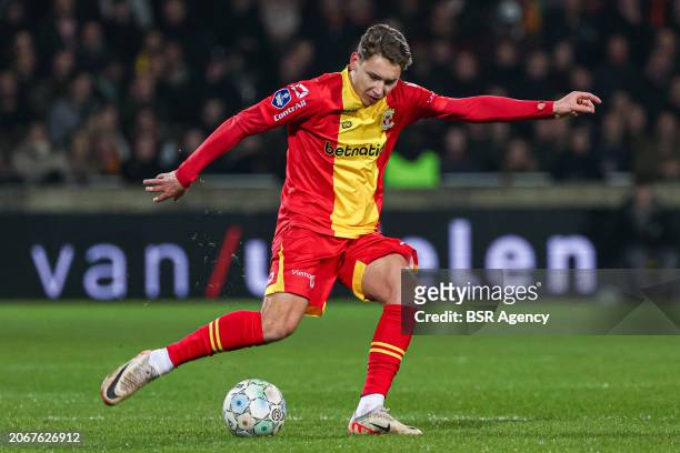 Evert Linthorst of Go Ahead Eagles takes a shot during the Dutch Eredivisie match between Go Ahead Eagles and PSV at De Adelaarshorst on March 8,...