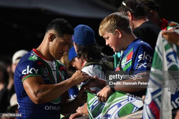 Roger Tuivasa-Sheck of the Warriors thanks fans during the round one NRL match between New Zealand Warriors and Cronulla Sharks at Go Media Stadium...