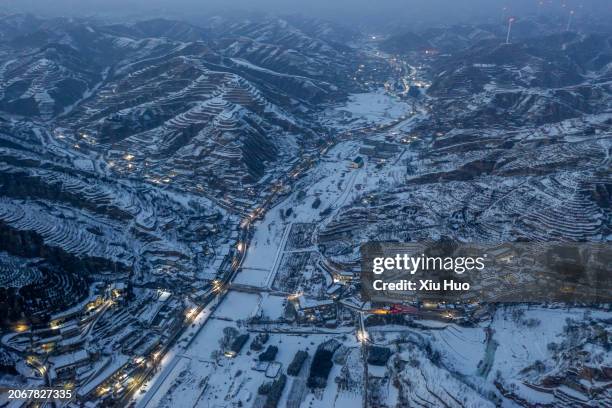 high-angle aerial view of the snow-covered plateau in winter - valley side stock pictures, royalty-free photos & images