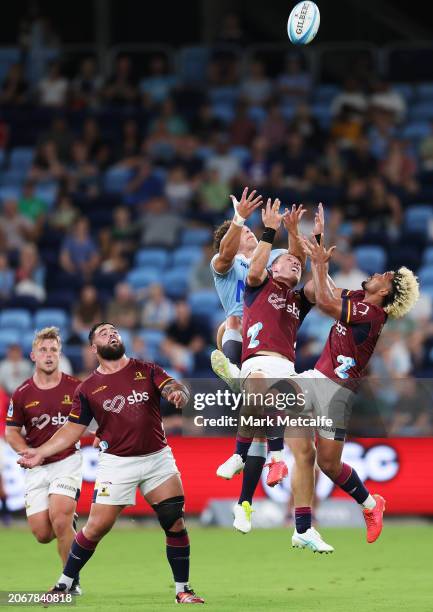 Folau Fakatava of the Highlanders and Mark Nawaqanitawase of the Waratahs compete for a high ball during the round three Super Rugby Pacific match...
