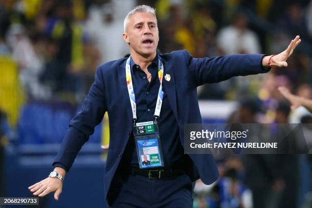 Ain's Argentinian coach Hernan Crespo instructs his players during the AFC Champions League football match between Saudi Arabia's Al-Nassr and UAE's...