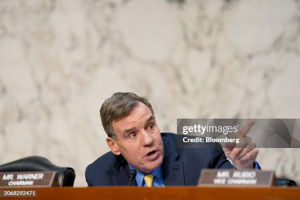 Senator Mark 1,777 Senator Mark Warner Stock Photos, High-Res Pictures, and Images ...