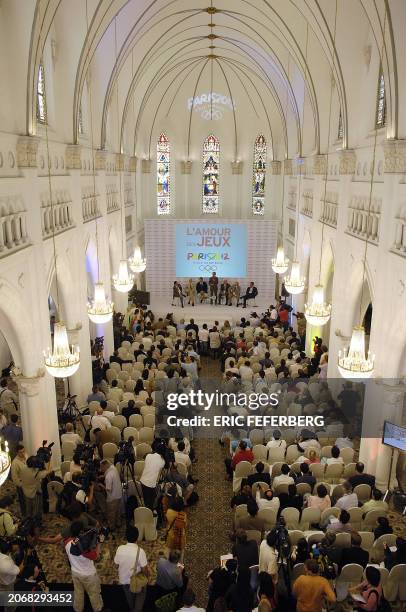 Paris Mayor Bertrand Delanoe and others members of the French delegation give a press conference at Chijmes Hall, an old church of Singapore 04 July...