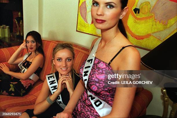 Miss Korea 2000, Kim Youn-Joo, Miss Denmark 2000, Heidi Meyer Vallentin and Miss Finland 2000, Suri Marjut Minala pose in the lounge of a five-star...