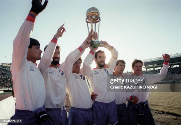 Members of Uruguay's Nacional de Montevideo respond to the spectators at jubilation of the Toyota Cup World Club Soccer championship in Tokyo 11...