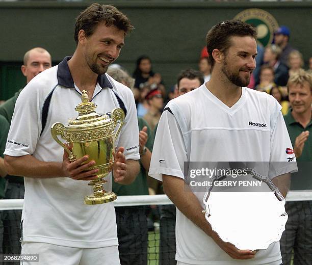 Pat Rafter Trophy 2,942 Patrick Rafter Photos Stock Photos, High-Res Pictures, and Images ...