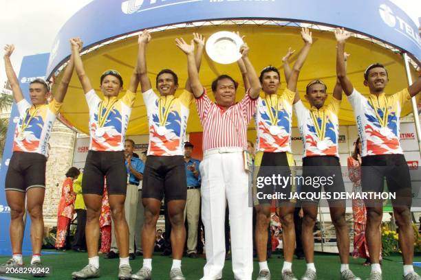 The Malaysian team celebrates 14 February in Kuala Lumpur their final victory in the East Asian teams overall category of the "Le Tour de Langkawi"...