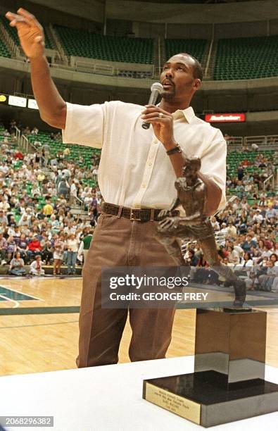 Karl Malone of the NBA's Utah Jazz talks to a crowd of several thousand at the Delta Center in Salt Lake City, Utah, 10 June, 1999 as his 1998-99 MVP...