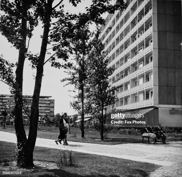 New high-rise buildings in the Hansaviertel district of Berlin, 1959. At right is the Schwedenhaus by architects Fritz Jaenecke and Sten Samuelson....