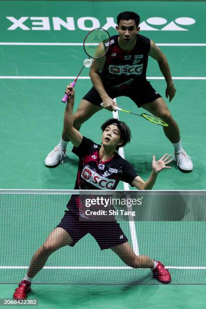 Dechapol Puavaranukroh and Sapsiree Taerattanachai of Thailand compete in the Mixed Doubles Quarter Finals match against Zheng Siwei and Huang...
