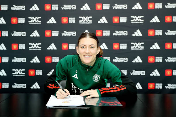 GBR: Hannah Blundell Signs a New Contract at Manchester United