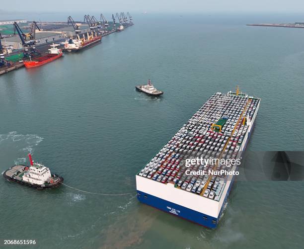 Car Loading Ship 833 Cargo Ship Carrying Cars Stock Photos, High-Res Pictures, and ...