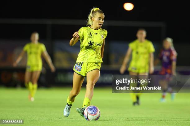 Alyssa Whinham of the Phoenix runs towards goal during the A-League Women round 19 match between Perth Glory and Wellington Phoenix at Macedonia...