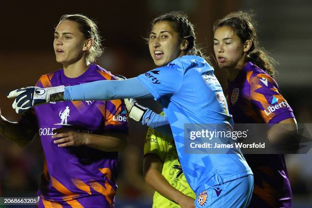 Morgan Aquino of the Glory points out to her team mates during a corner kick during the A-League Women round 19 match between Perth Glory and...