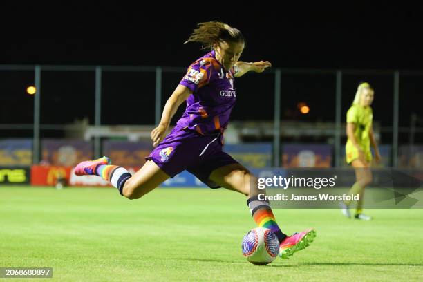 Natasha Rigby of the Glory crosses the ba during the A-League Women round 19 match between Perth Glory and Wellington Phoenix at Macedonia Park, on...