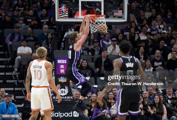Domantas Sabonis of the Sacramento Kings slam dunks against the San Antonio Spurs during the first quarter of an NBA basketball game at Golden 1...