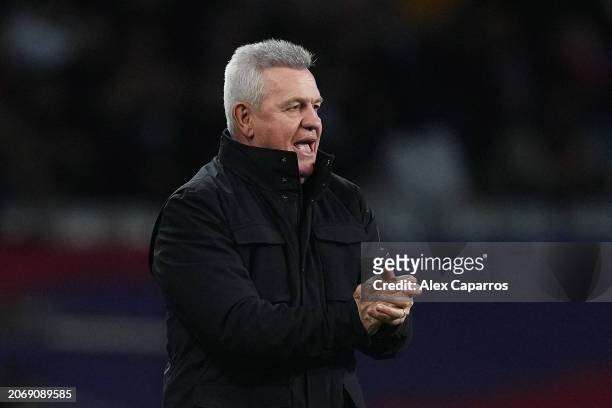 Javier Aguirre, Head Coach of RCD Mallorca, reacts during the LaLiga EA Sports match between FC Barcelona and RCD Mallorca at Estadi Olimpic Lluis...