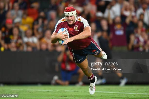 Fraser McReight of the Reds scores a try during the round three Super Rugby Pacific match between Queensland Reds and Chiefs at Suncorp Stadium, on...