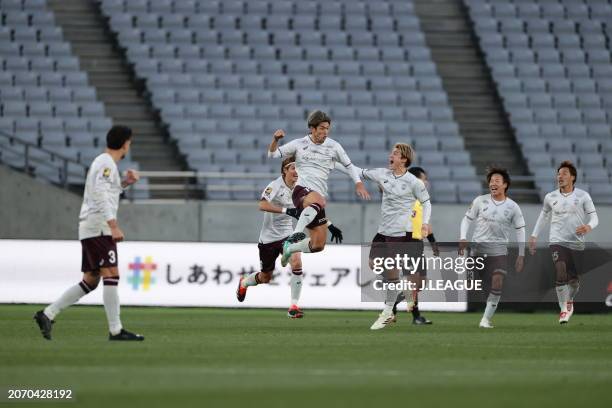 Yuya OSAKO of Vissel Kobe celebrates scoring his side's second goal during the J.LEAGUE MEIJI YASUDA J1 3rd Sec. Match between FC Tokyo and Vissel...