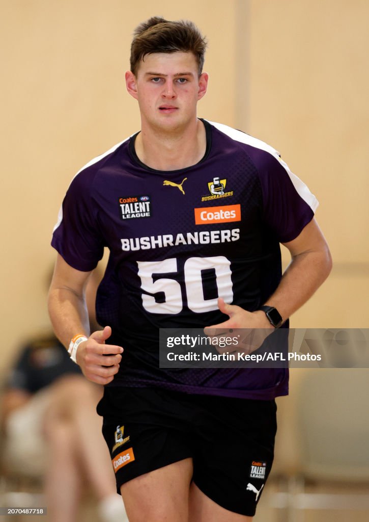 Zac Harding Zac Harding of Murray Bushrangers in action during the Coates Talent ...
