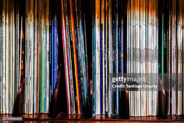 vinyl lp record collection - lp fotografías e imágenes de stock