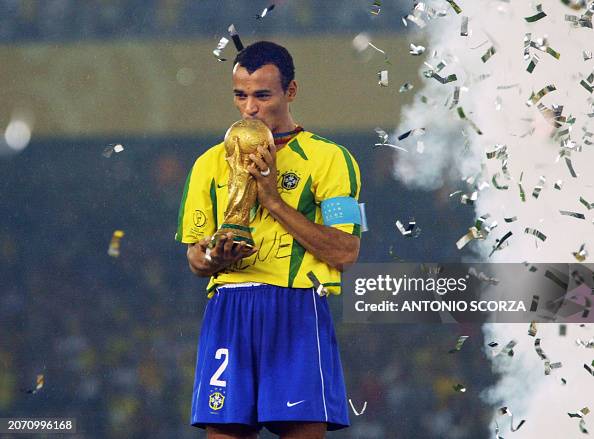WC2002-GER-BRA-CAFU CUP-KISS WC2002-GER-BRA-CAFU CUP-KISS