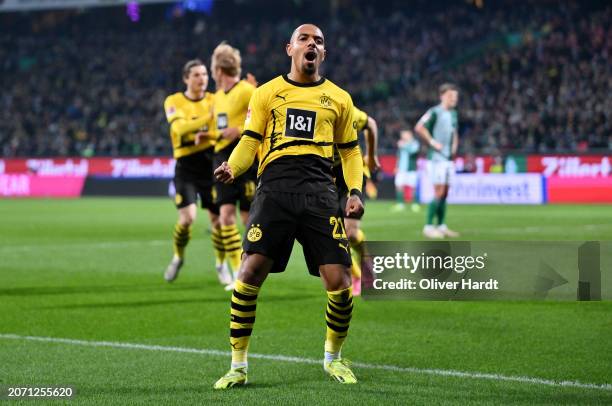 Donyell Malen of Borussia Dortmund celebrates scoring his team's first goal during the Bundesliga match between SV Werder Bremen and Borussia...