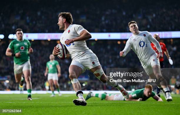 George Furbank of England scores his team's second try during the Guinness Six Nations 2024 match between England and Ireland at Twickenham Stadium...