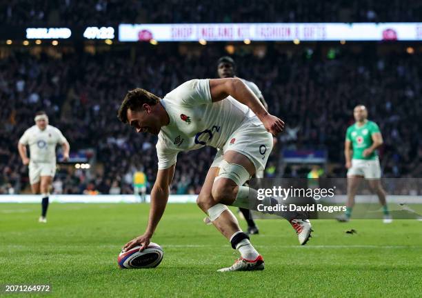 George Furbank of England scores his team's second try during the Guinness Six Nations 2024 match between England and Ireland at Twickenham Stadium...