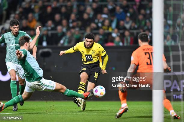 Jadon Sancho of Borussia Dortmund scores his team's second goal during the Bundesliga match between SV Werder Bremen and Borussia Dortmund at...