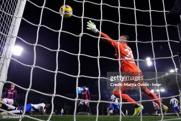 Yann Aurel Bisseck of FC Internazionale scores his team's a first goal during the Serie A TIM match between Bologna FC and FC Internazionale - Serie...