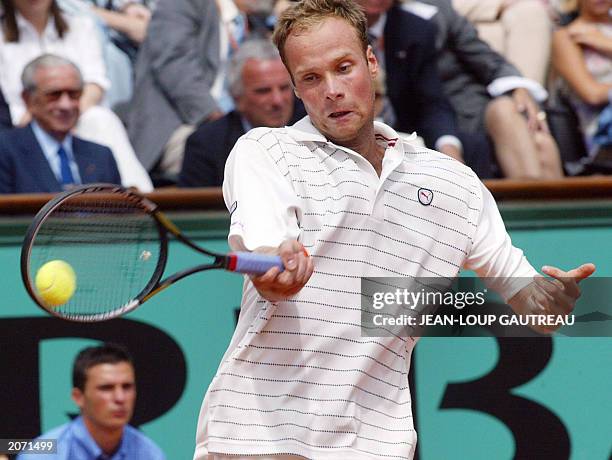 Netherlands' Martin Verkerk returns the ball to his Spanish opponent Juan Carlos Ferrero, 08 June 2003 in Paris, during their Roland Garros French...