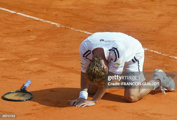 Spain's Juan Carlos Ferrero reacts, 08 June 2003 in Paris, following his Roland Garros French Tennis Open final match against Netherlands' Martin...