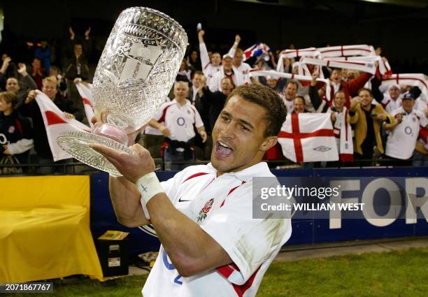 England's Jason Robinson celebrates with the trophy after England defeated the Australian Wallabies in Melbourne, 21 June 2003. England won the match...