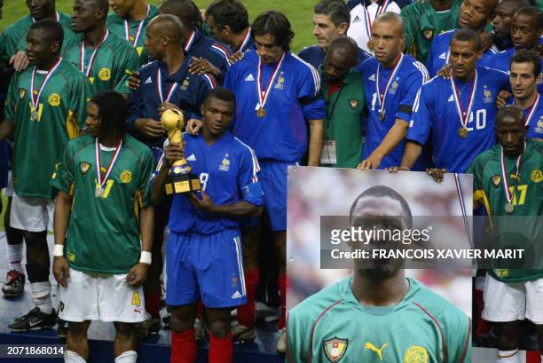 France's captain Marcel Desailly pose with his teammates and Cameroon's soccer players at the end of the soccer Confederations Cup final match 29...