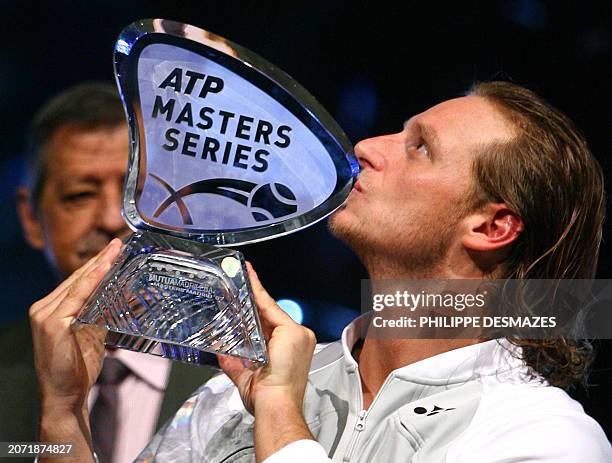 Argentina's David Nalbandian kisses the trophy after beating Swiss Roger Federer in the final of the ATP Tennis Masters in Madrid, 21 October 2007....