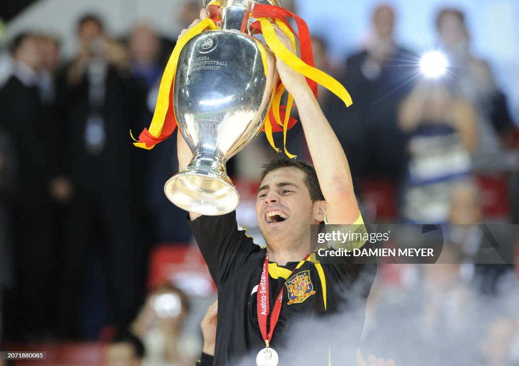 TOPSHOT-FBL-EURO-2008-GER-ESP-MATCH 31
