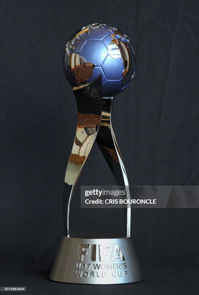 FBL-WC U17-T&T-FIFA-TROPHY