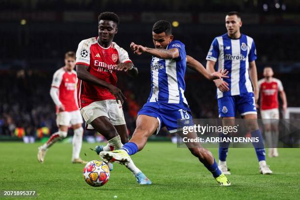 Arsenal's English midfielder Bukayo Saka fights for the ball with Porto's Brazilian striker Galeno during the UEFA Champions League last 16 second...
