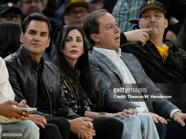 Tennis legen Roger Federer, Nicole Curran, Golden State Warriors owner Joe Lacob, and poker pro Phil Hellmuth sit court side during the second...
