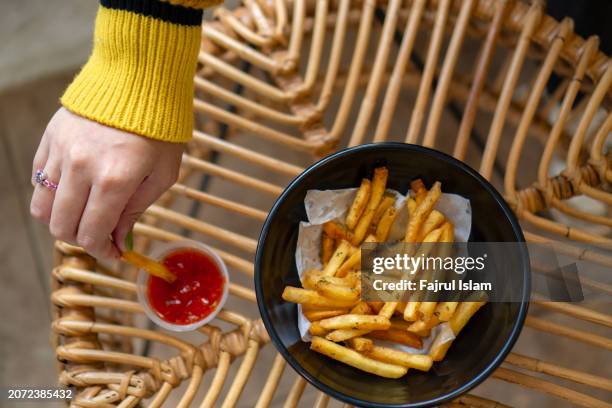french fries - french fries top view stock pictures, royalty-free photos & images