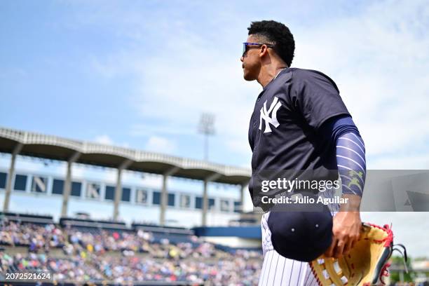 Juan Soto of the New York Yankees looks to the crowd prior to a 2024 Grapefruit League Spring Training game against the Tampa Bay Rays at George M....