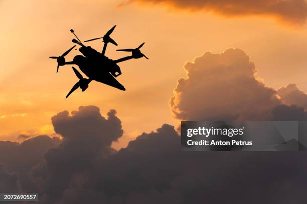 fpv kamikaze drone at sky. drones at war - missile defense command stock pictures, royalty-free photos & images