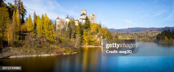 view of castle in niedzica by lake czorsztyn in malopolskie province, poland - malopolskie province stock-fotos und bilder