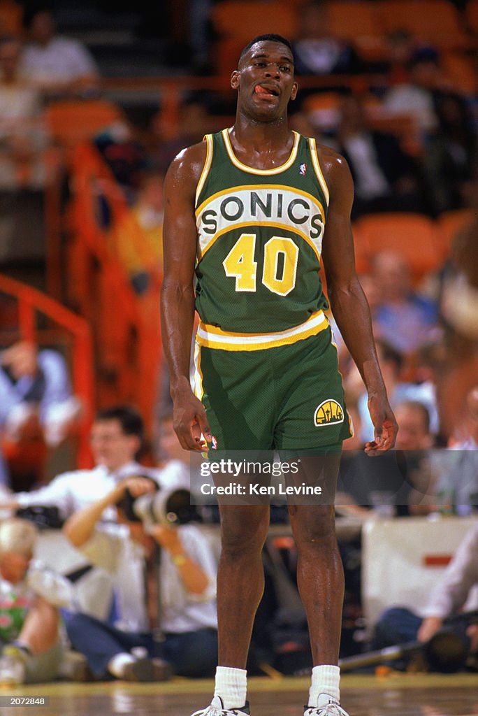Shawn Kemp stands on the court