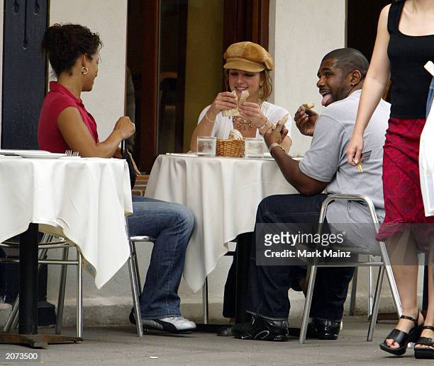 Singer Britney Spears eats lunch with some unidentified friends in SoHo June 11, 2003 in New York City.